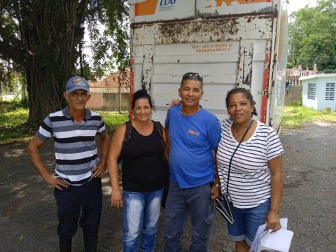 Entrega de recursos a mujeres productoras